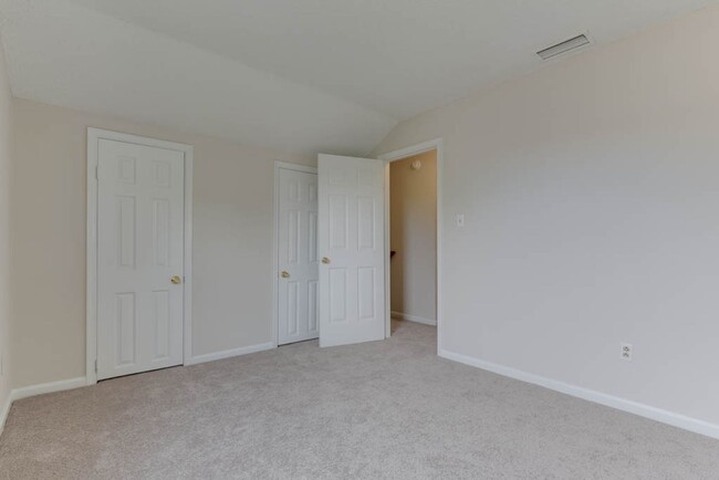 Building Photo - 1121 Nipigon Ct