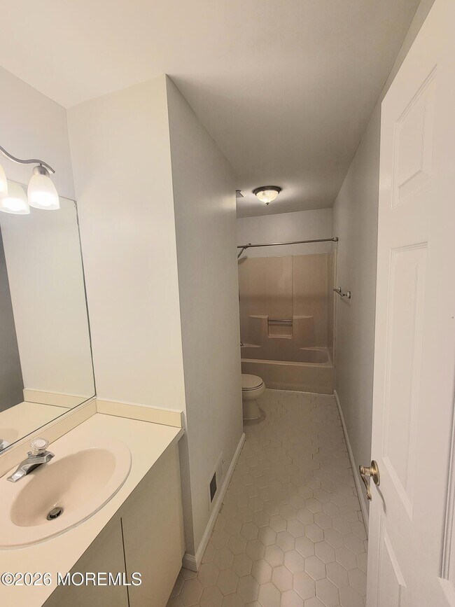 Building Photo - 22 Weller Pl