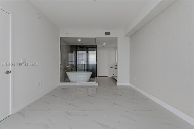 Building Photo - 711 NE 23rd Terrace