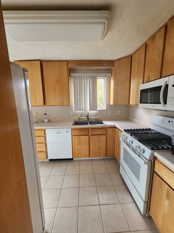 Building Photo - 12936 Timpview Dr