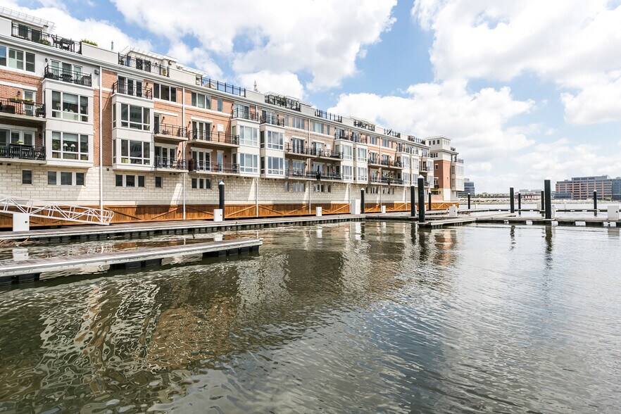 Building Photo - 639 Ponte Villas S