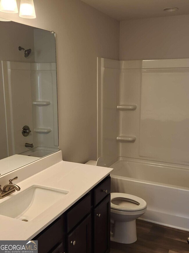 Building Photo - 3370 Westgate Park Dr