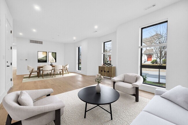 Building Photo - 1114 Beacon St