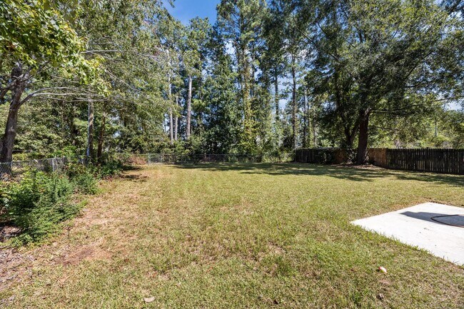 Building Photo - Charming Rental in Central Location