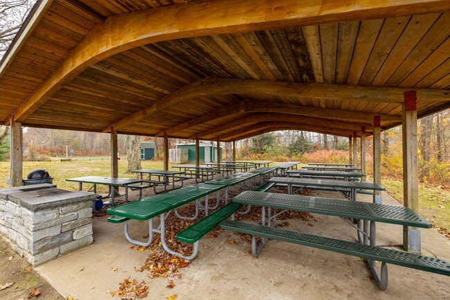 Building Photo - 30 Lakeview Dr