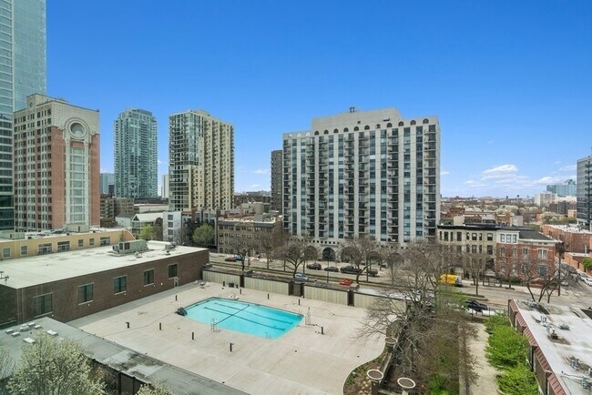 Building Photo - 1255 N Sandburg Terrace
