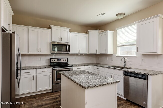 Building Photo - 290 Brentmoor Dr