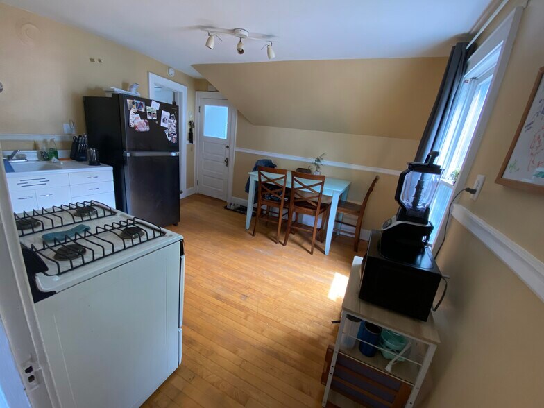 Building Photo - 2730A N Oakland Ave