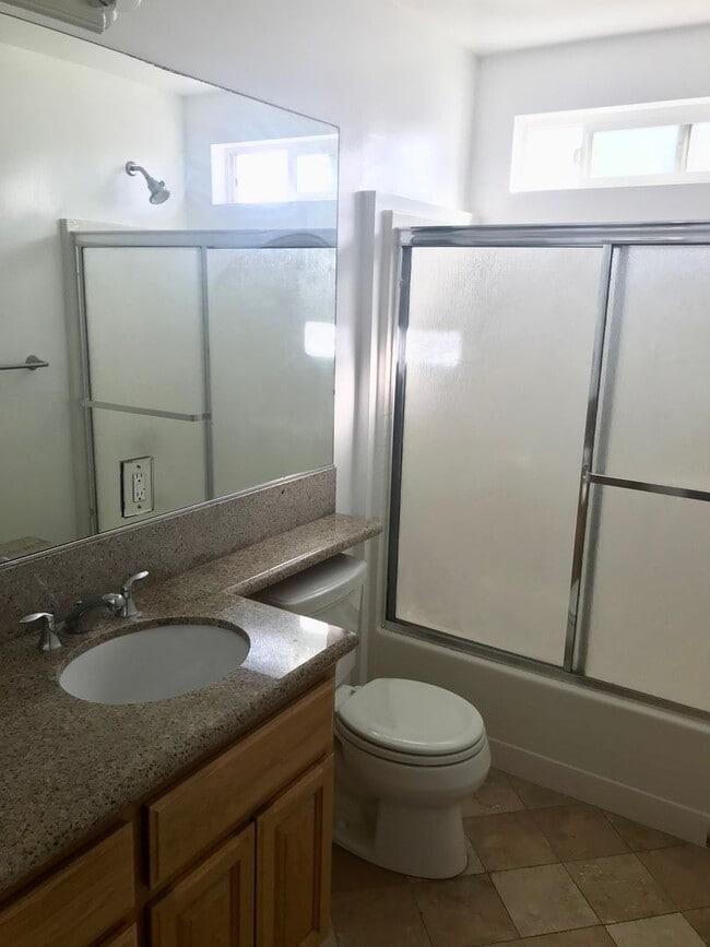Building Photo - Beautilful Corner Unit Multi-Level Townhou...