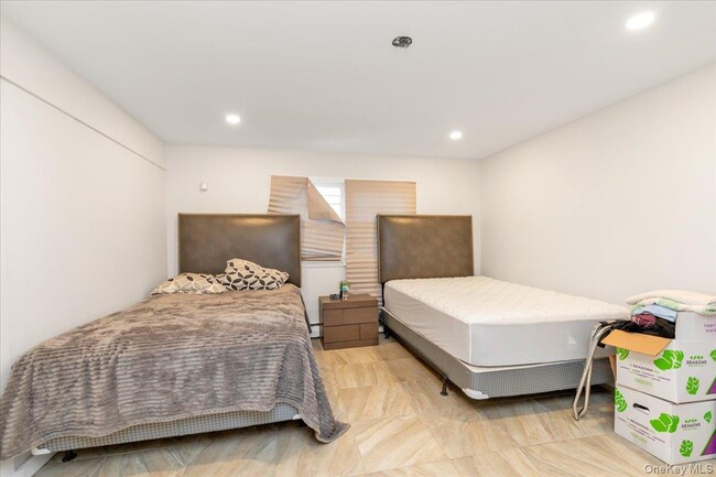 Building Photo - 817 Glenridge Ave