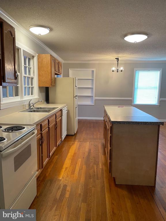Building Photo - 573 Fairfax Pike