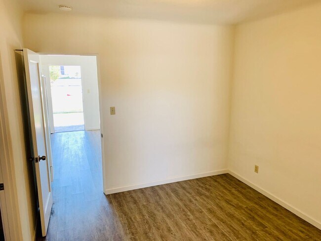 Building Photo - LIVE BY THE BEACH! 1BD/1BA OCEAN BEACH APARTMENT + PRIVATE GARAGE & LAUNDRY!!!