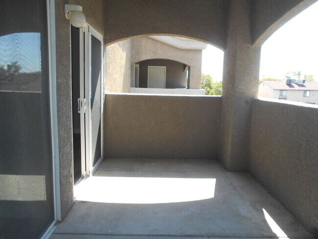 Building Photo - Spacious 2 Bedroom Condo Ready To Move-In!