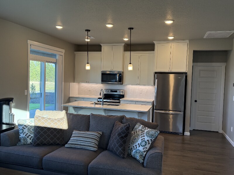 Building Photo - 9008 W Caelen Ave