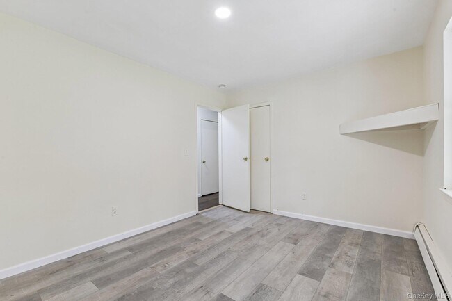 Building Photo - 22 Red Maple Rd