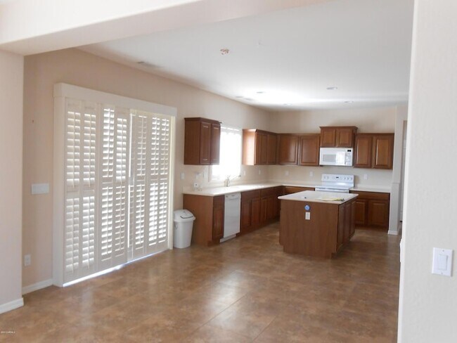 Building Photo - 29789 W Fairmount Ave