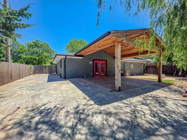 Building Photo - Charming 3-Bed, 2.5-Bath Home in Bethany w...