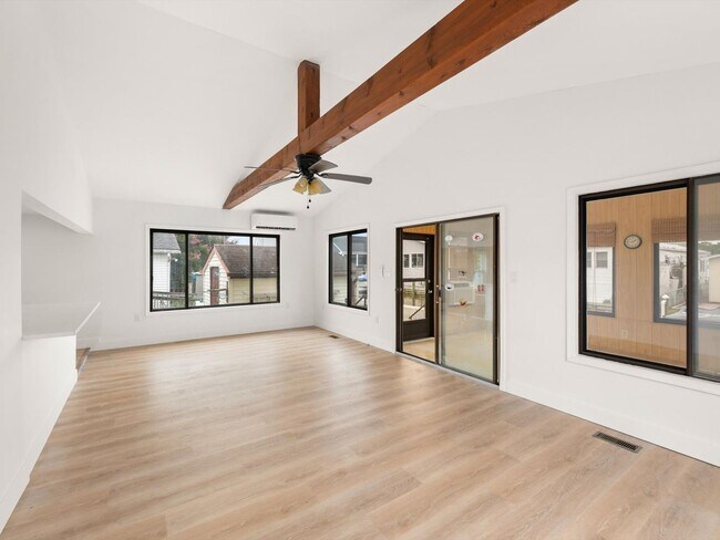 Building Photo - 36999 Blue Bill Dr