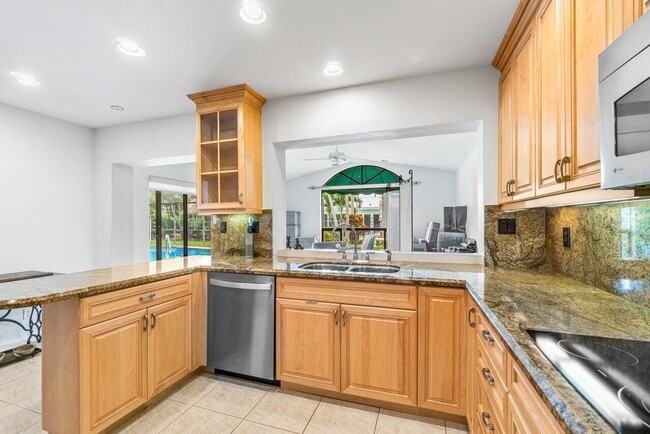 Building Photo - 1350 SW 13th Pl