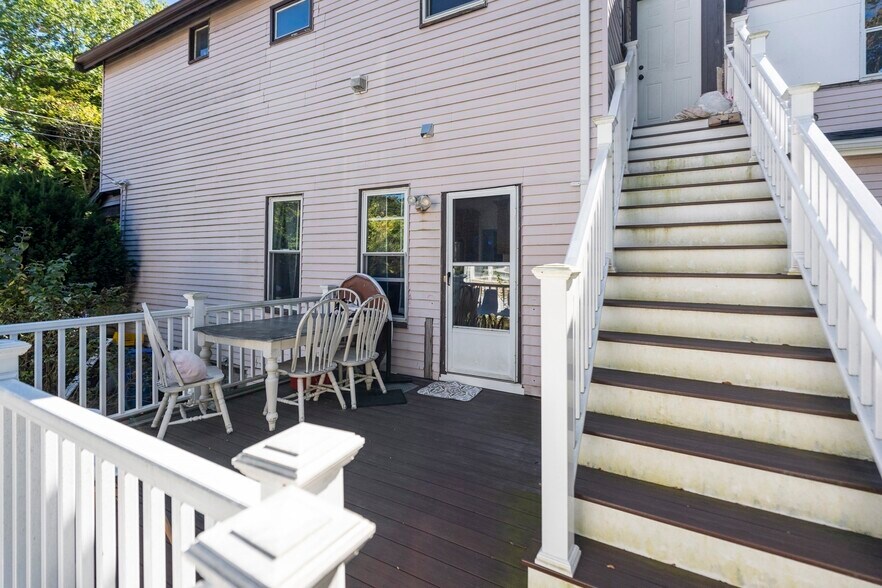 Building Photo - 90 Pierce St