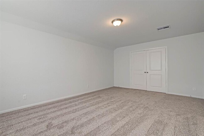 Building Photo - 939 Summer Vlg Wy