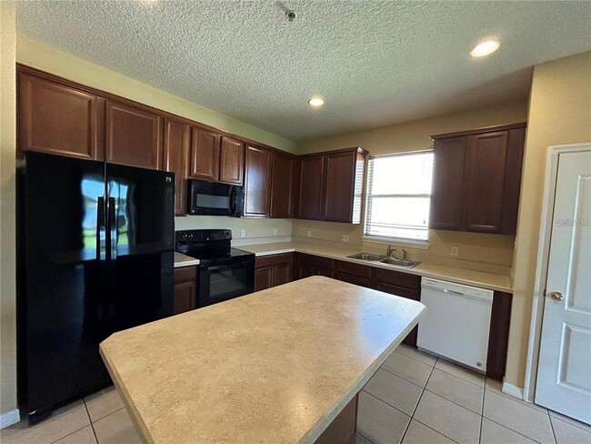 Building Photo - 10507 Eastpark Lake Dr