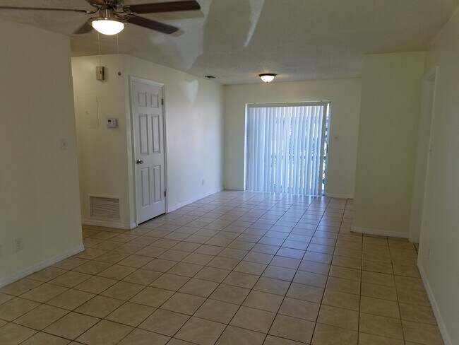 Building Photo - Cedar Ave - A