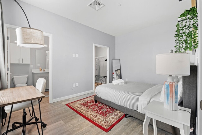 Building Photo - 95 Broadway-SI ID1240367P