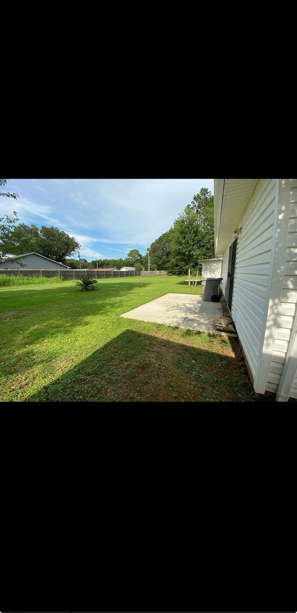 Building Photo - 11111 Chippewa Way