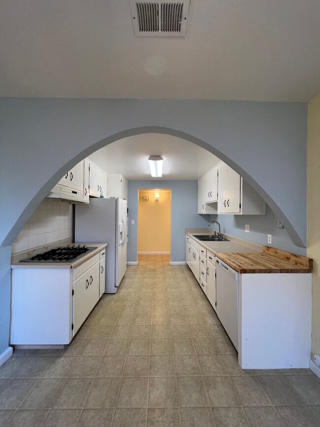 Building Photo - Spacious 1,196 Square Foot  4BR Home Across from Technology High School | Large Yard & 2-Car Garage"