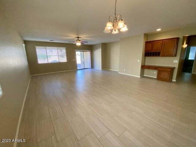 Building Photo - Single Level 4 bedroom, 2 bath home available in Skyline Ranch