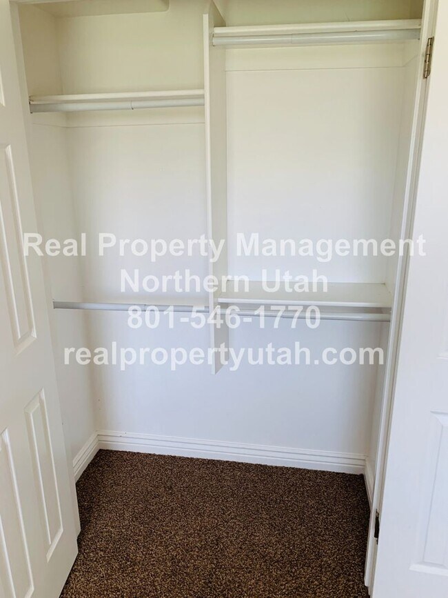 Building Photo - 3 Bedroom 2 Bath Home Now Available!