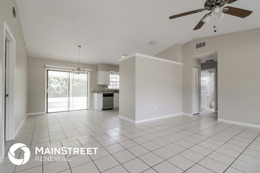Primary Photo - 431 Tropicaire Ave SW