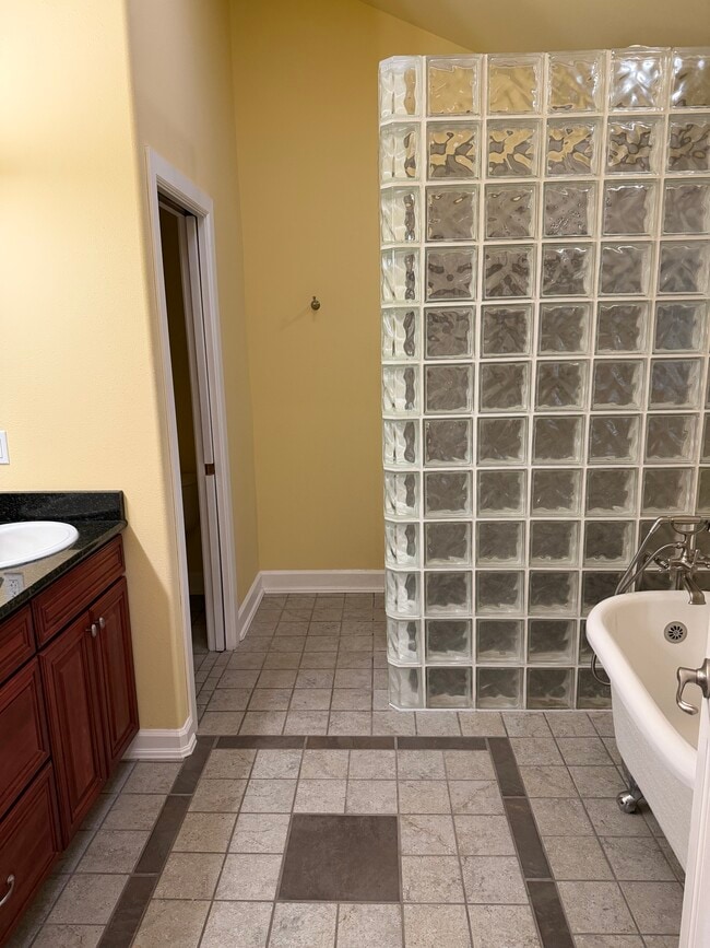 Building Photo - 184 Capitol Ridge Rd