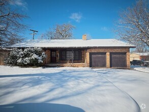 Building Photo - All the Charm in a Charming Location!