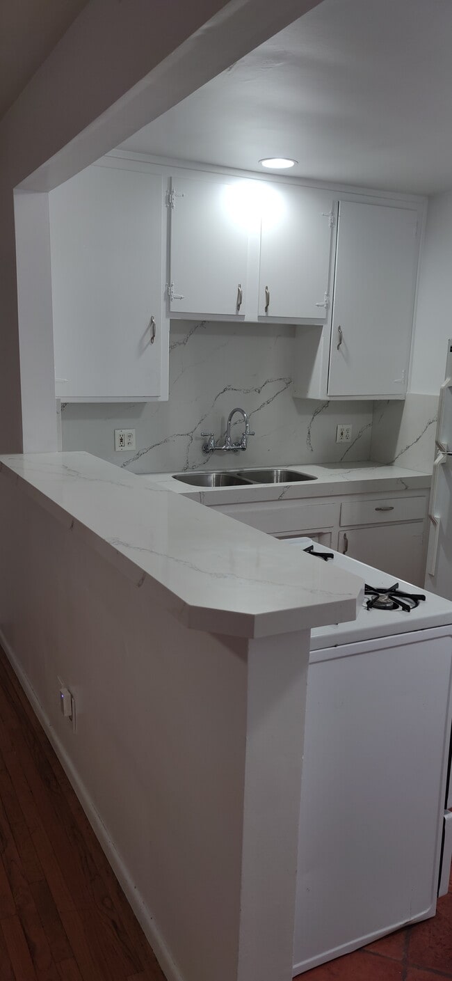 Quartz Bar top - 5042 Sawtelle Blvd