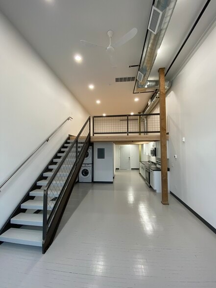 Building Photo - 623 Saint Joseph St