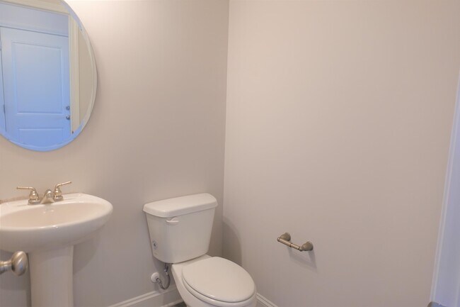 Building Photo - 2704 Millhone Dr