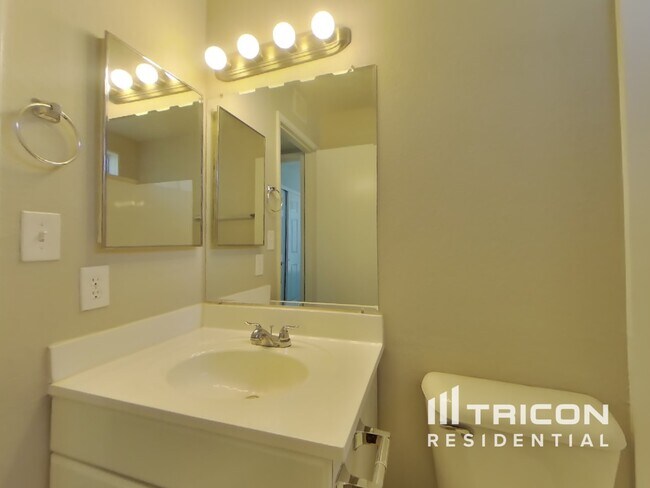 Building Photo - 3727 E Dahlia Dr