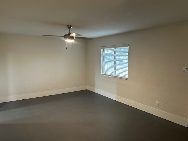Building Photo - 1822 E Whitton Ave