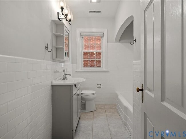 Building Photo - 4416 Bromley Ln