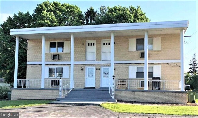 Building Photo - 1550 Bridge St