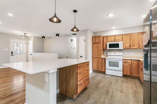 Building Photo - Charming Remodeled Home in the Heart of Go...