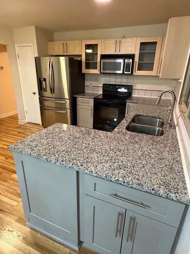 Building Photo - 7312 Barcliff Dr
