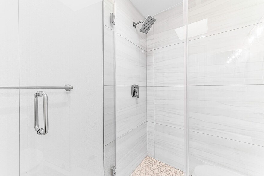 Building Photo - 402 California St