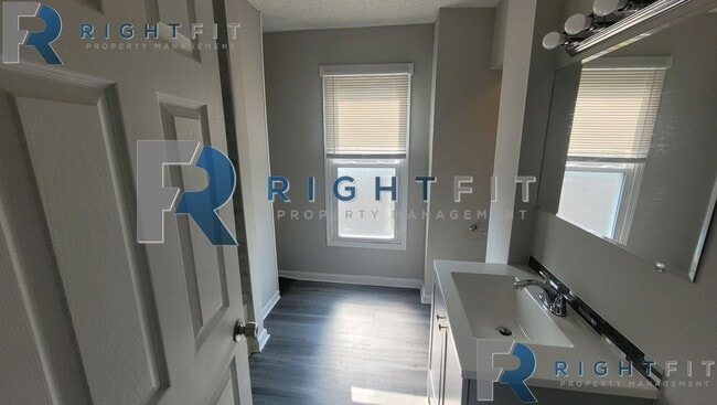 Building Photo - Stop! Look no further. Make this rental property, yours!