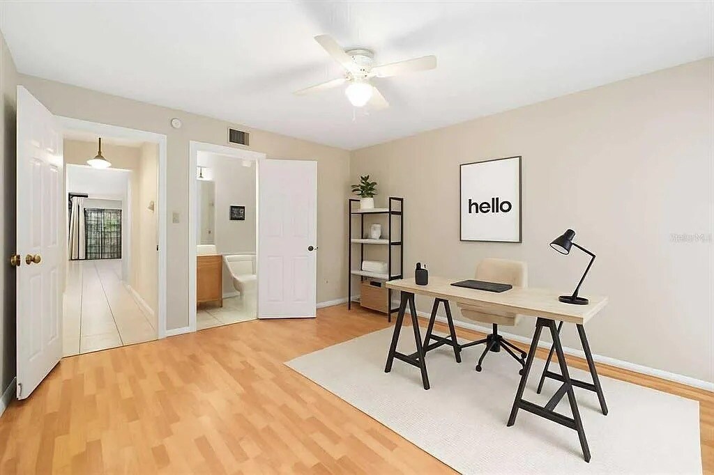 Building Photo - 911 SW 57th Ter