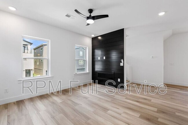 Building Photo - 1241 N Avondale Cir