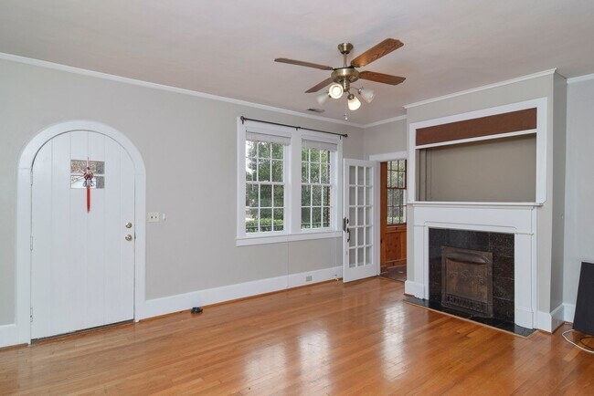 Building Photo - Charming 3 Bedroom Home in Desirable Heath...