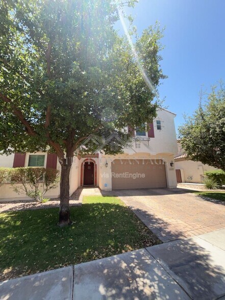 Building Photo - 945 W Yellowstone Way